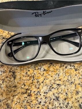 Ray-Ban Black Full-Rim Rectangular Glasses with Case